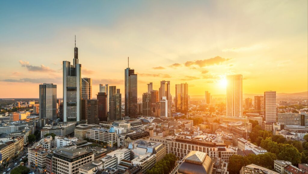 Sonne über der Frankfurter Skyline